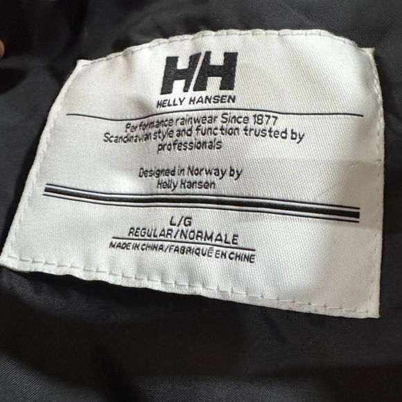 Helly Hansen windbreaker size large. - Picture 10 of 10